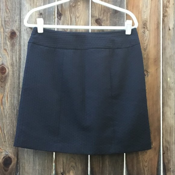 Ann Taylor Black Textured Button Detail Mini Skirt 8P - Picture 2 of 10